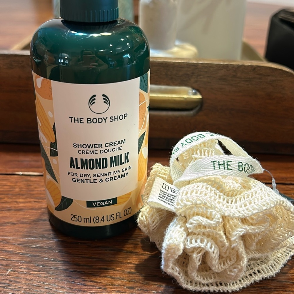 The Body Shop shower cream Almond Milk  dry sensitive skin Gentle Creamy Vegan